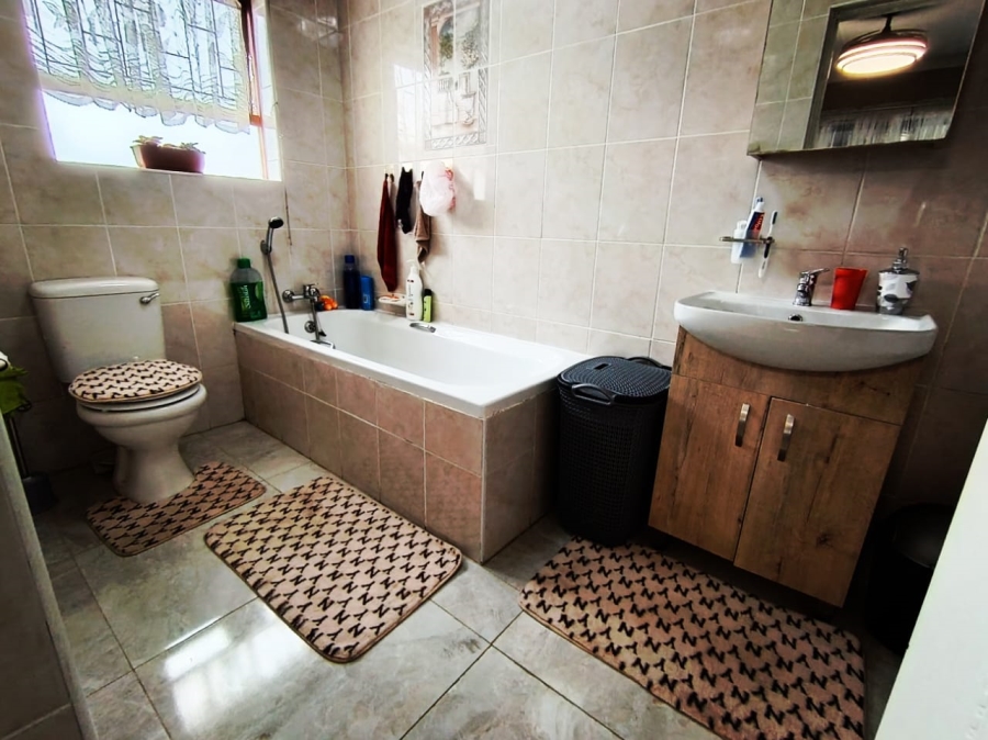 2 Bedroom Property for Sale in Heiderand Western Cape